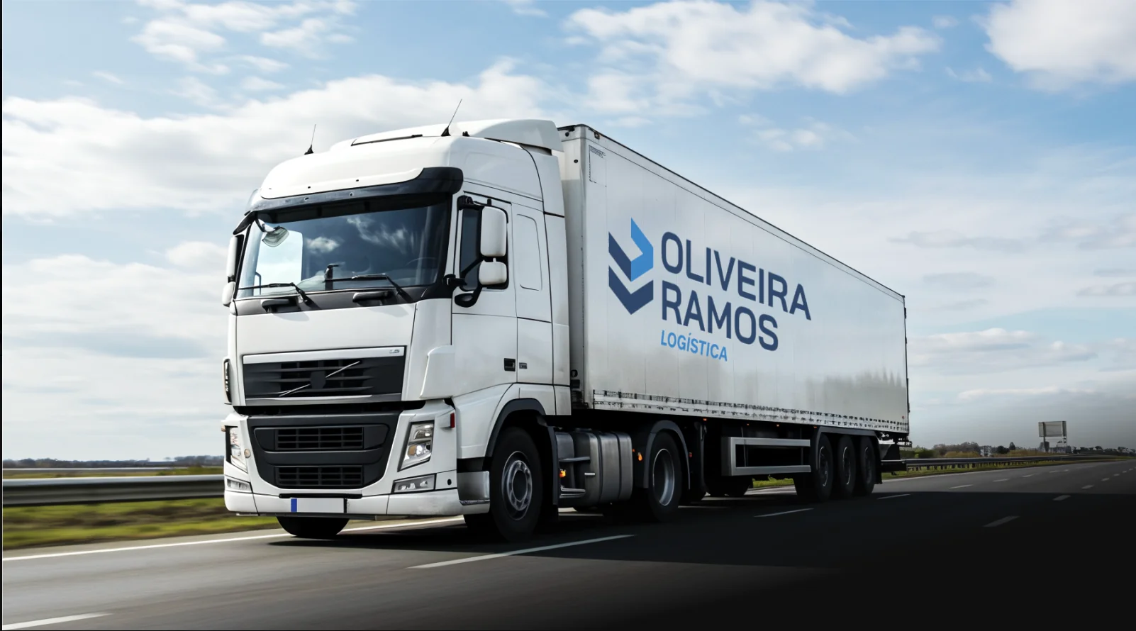 Caminhão com a identidade da Oliveira Ramos Logística em uma rodovia